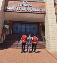 Isparta’da kesinleşmiş hapis cezası bulunan 2 firari yakalandı
