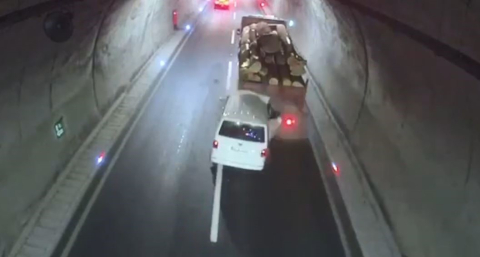 Cankurtaran Tüneli’nde 1 kişinin öldüğü kazanın görüntüleri ortaya çıktı
