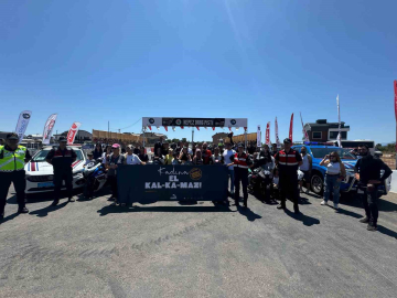 Kadına şiddete ‘Kadına el kalkamaz’ pankartıyla mesaj verdiler
