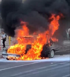 Mersin’de otomobil alev alev yandı
