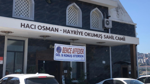 Camide afişi görenler hayrete düştü!