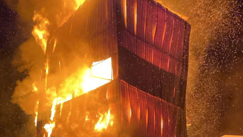 Bursa'da geceyi alevler aydınlattı! Krom madeni alev alev yandı!