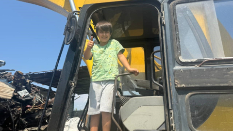 7 yaşında başına geçti!