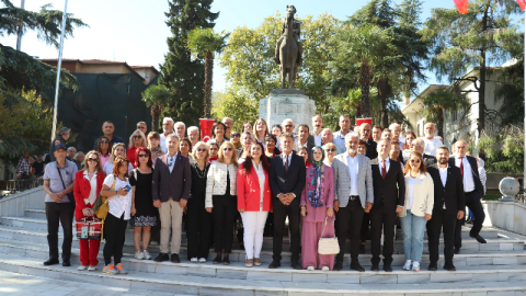 CHP Atatürk Anıtı'na çelenk sundu