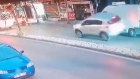 Park halindeki araca çarptı, hiçbir şey olamamış gibi kaçtı