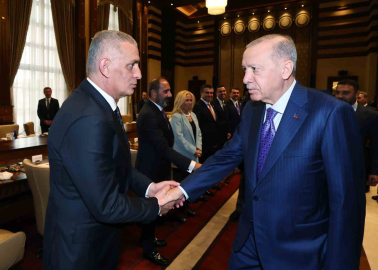 Cumhurbaşkanı Erdoğan, TFF Başkanı Hacıosmanoğlu ile beraberindekileri kabul etti
