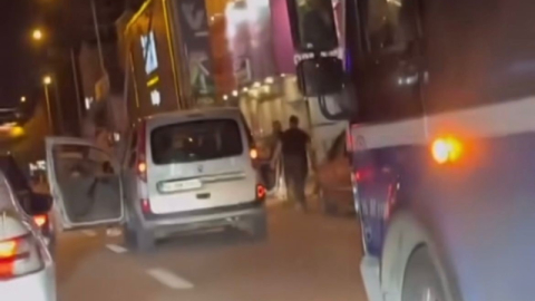 Sürücüler kavgaya tutuştu!