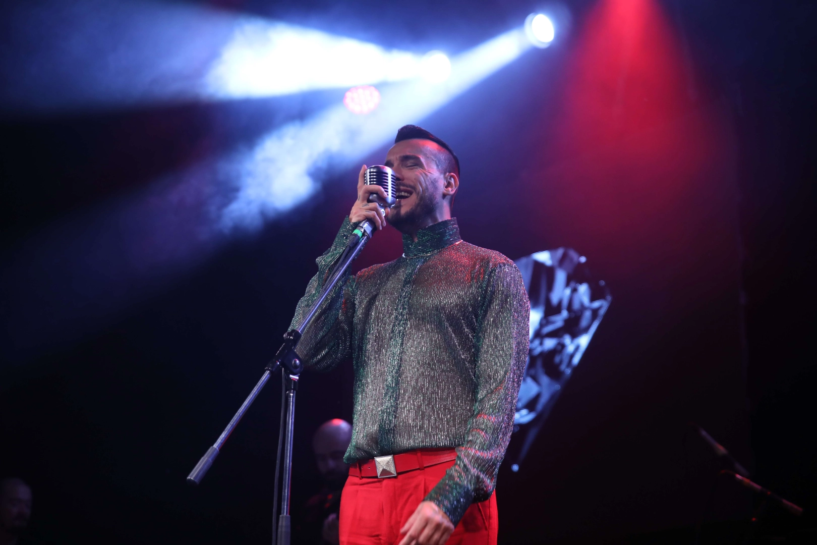 Cem Adrian büyüledi!