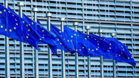 AB'den Lübnan'a yardım!