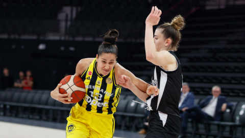 Bakan Fenerbahçe'yi tebrik etti