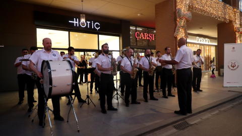 Sakarya Büyükşehir’in orkestrası neşeyi bu kez Serdivan’a taşıdı