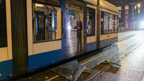 Amsterdam’da tramvay ateşe verildi