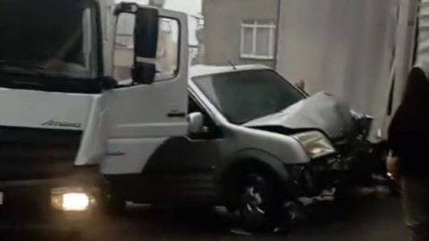 Freni patlayan kamyon 3 aracı hurdaya çevirdi