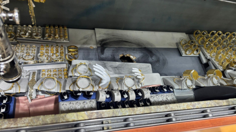 Film sahnelerini aratmayacak hırsızlık!