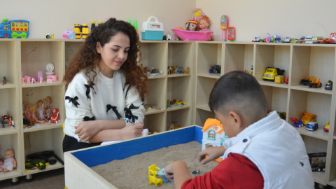 Kum terapisi ile çocuklar travmalarından kurtuluyor