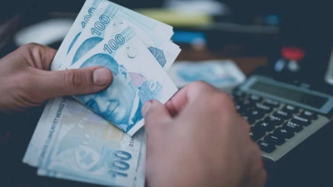 O meslektekiler gerçek maaşını açıkladı