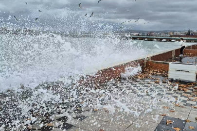 Marmara'da ulaşıma poyraz engeli!