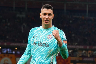 Berke Özer'den stat çıkışı Okan Buruk'a cevap