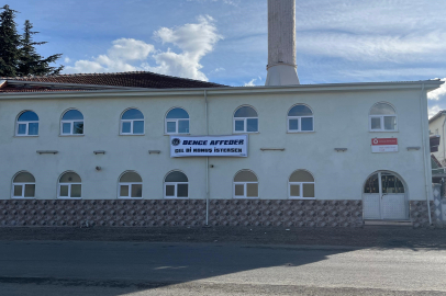 Camiye öyle bir şey yazdılar ki! Gören bir daha bakıyor...