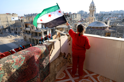 Humus'ta ayakta kalan binalarda yaşam savaşı veriyorlar