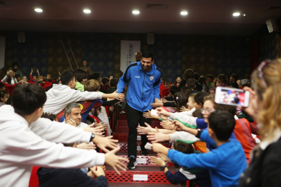 Nilüferli hentbolcular öğrencilerle buluştu