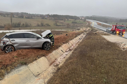 Bursa yolunda tarlaya uçtu!