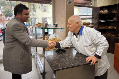 Başkan Aydın mahalleleri adım adım geziyor