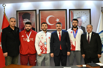 Başkan Yılmaz şampiyonları ağırladı