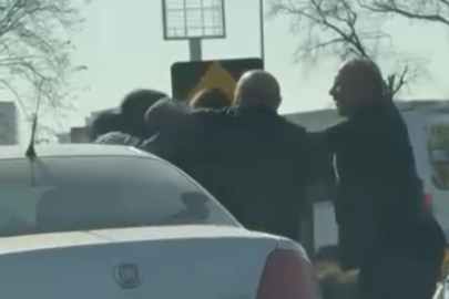 Bursa’da yol verme kavgasında yumruklar havada uçuştu