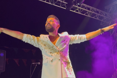 Milyonluk ücreti elinin tersiyle itti: Mehmet Çevik Gemlik’te memleketi için ücretsiz sahne aldı