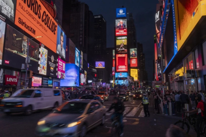 Erdoğan'ın "Dünya 5’ten büyüktür" sözü Times Meydanı'nda!