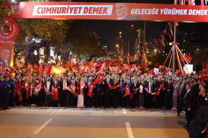 Bursa’da Cumhuriyet coşkusu sokaklara taştı