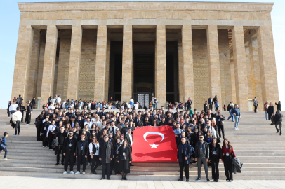 Bursalı Gençler Anıtkabir’de Ata’yı Andı