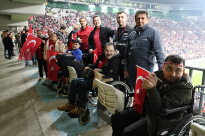 Osmangazi Belediyesinden engelli bireylere unutulmaz milli maç heyecanı
