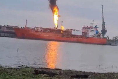 Türk gemisi Ukrayna'da vuruldu! Yangına müdahale sürüyor