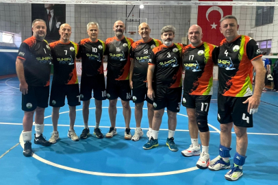 Osmangazili Veteranlar voleybolda zirvede