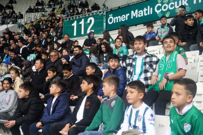 Osmangazili 100 çocuk ilk kez Bursaspor maçını tribünden izledi