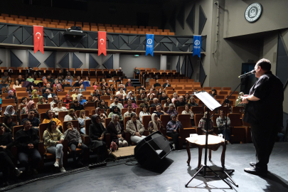 Yıldırım’da nostalji gecesi: ‘Gülümseten Hatıralar’ sahneye taşındı