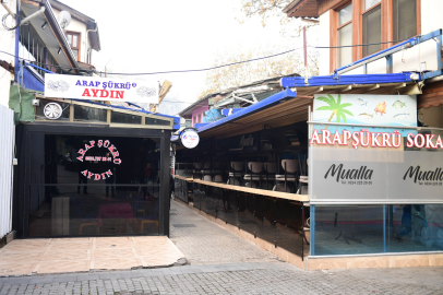 Tarihi Arap Şükrü Sokağı’nda kaçak eklentiler söküldü