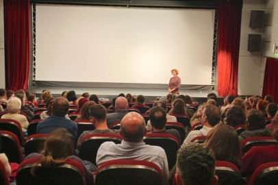 Nilüfer’de ödüllü film buluşması: Pelin Esmer izleyiciyle bir araya geldi