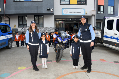 Osmangazi Belediyesi’nin farkındalık programında minikler zabıta oldu