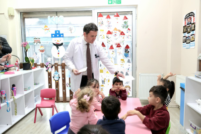 Osmangazi’nin miniklerine meslek rehberliği: Başkan Aydın’dan eczacılık dersi