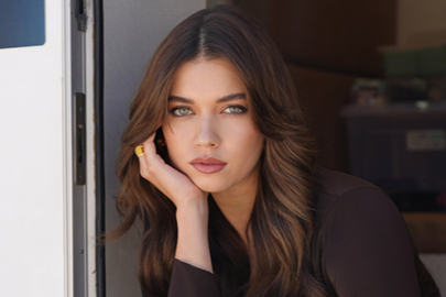 Afra Saraçoğlu ve annesinin fotoğrafına beğeni yağdı! "Güzelliğini annesinden almış"