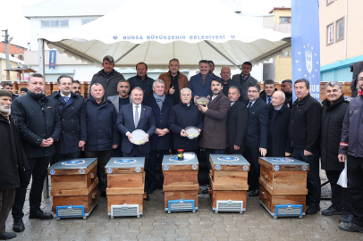 Bursa Büyükşehir’den kırsal üreticiye 380 arı kovanı desteği