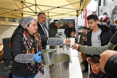 Osmangazi Belediyesi’nden Cuma Namazı sonrası sıcak ikram