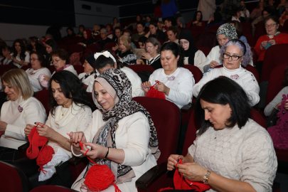 Nilüfer’de kadınlar iyilik için ilmek ördü