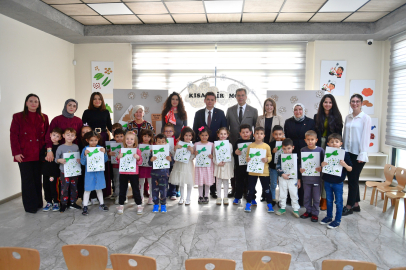 Osmangazi’de çocuklar karnelerini Başkan Aydın’dan aldı