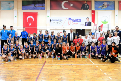 Minik sporcular Fetih coşkusunu sahaya taşıdı