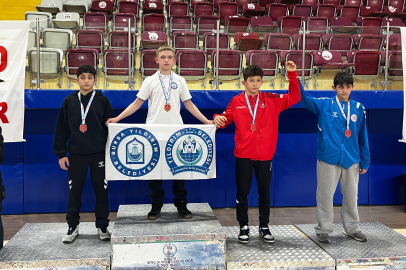 Yıldırımlı güreşçiler Isparta’dan 4 madalya ile döndü