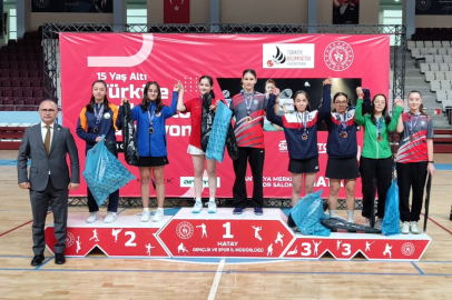 Osmangazi Belediyespor badmintonda Türkiye üçüncüsü oldu